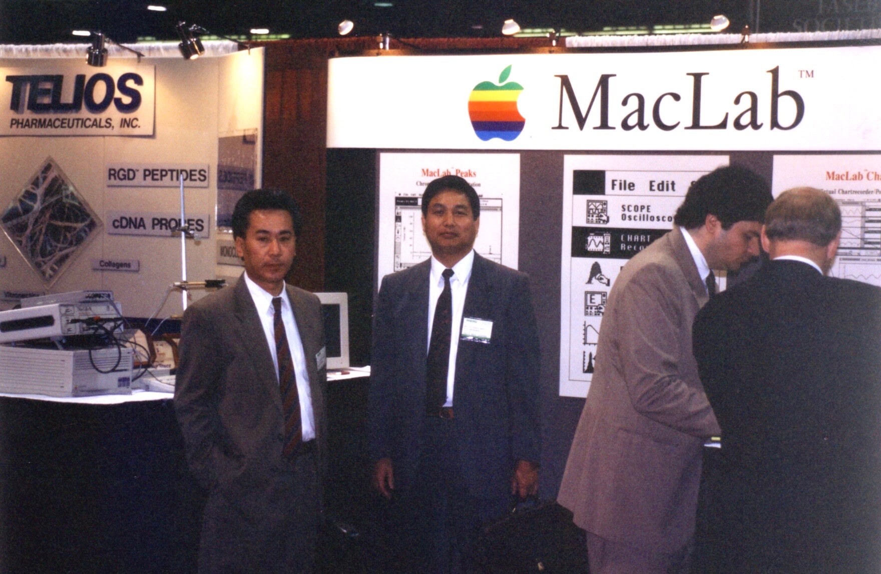 Early MacLab system connected to an Apple Macintosh computer, marking the beginning of ADInstruments' strategic partnership with Apple in 1987.