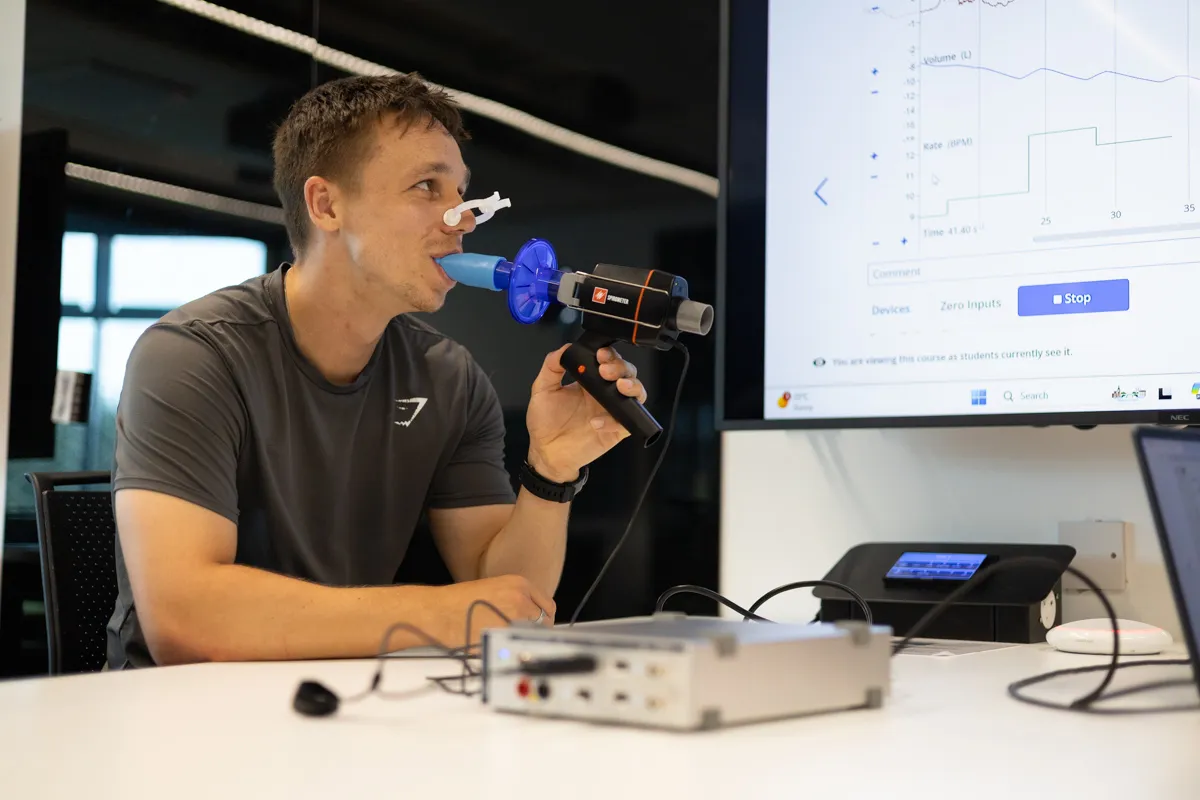 a Manchester Met student uses the powerlab sensor spirometer with Lt