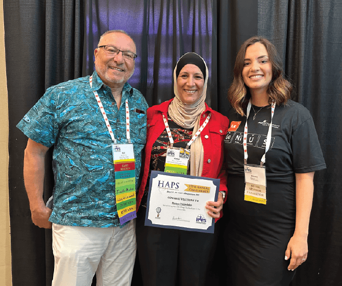 Ranya Taqieddin with her award, alongside Prof. Emeritus Bill Perrotti and ADInstruments Customer Success Manager Ari Boulet.